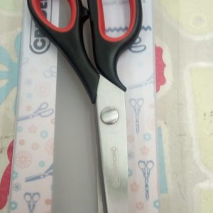 Tijera Credencial Zig Zag X 23 Cm Tela / Carton / Goma Eva Color Negra Y Roja